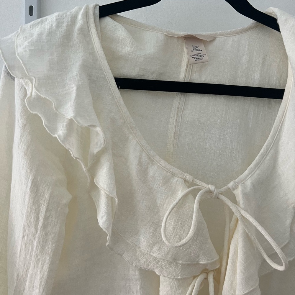 H&M ruffle top - Picture 4 of 5